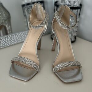Anne Michelle Silver Glittering Women's Heels Sandals sz 7